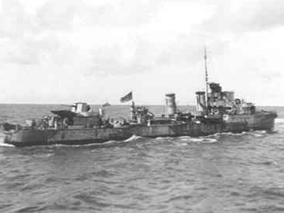De Britse destroyer HMS Isis (1937-1944), mogelijk nog in Nederlands-Indische wateren geweest vóór de slag in de Javazee. Op 20-07-1944 tot zinken gebracht bij Normandië door een Neger Human Torpedo.